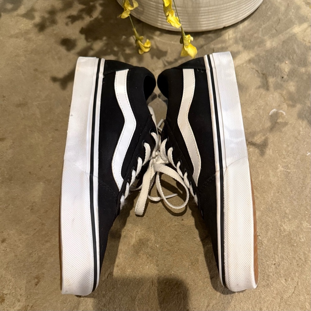 Vans Women’s Classic Black and White Sneakers Sz 8.5 - Picture 5 of 8